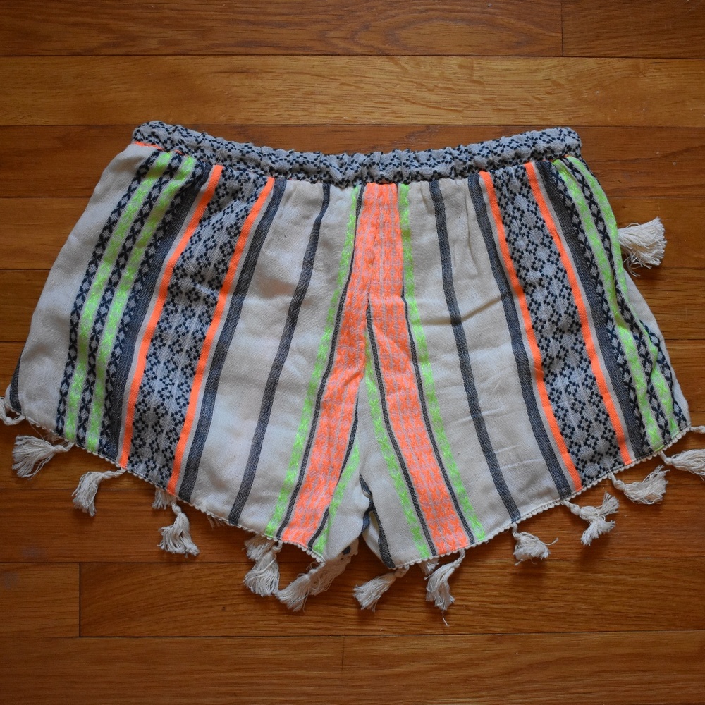 Tassel Drawstring Short - Picture 2 of 5